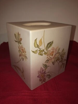 CUBIERTA CAJA PAÑUELOS CROSCILL HOME RIDGEWOOD BEIGE CON DISEÑO FLORAL LUCITE USADA EN EXCELENTE ESTADO Foto 1 de 4