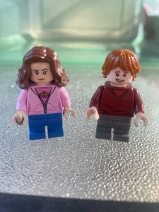 LEGO Harry Potter - Hermione Granger  Pink Jacket & Ron Weasley Dark Red Sweater - Picture 1 of 5