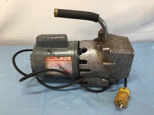 Dayton 4Z577A Refrigeration Vacuum Pump - Foto 1 di 6
