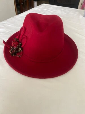 Sombrero de mujer vintage rojo 100 % lana con cinta de flores de lana a cuadros negros declaración Foto 1 de 4