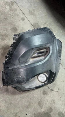 Para-choque dianteiro lateral do motorista 2023-2025 Ram Promaster 1500-3500 com farol de neblina - Imagem 1 de 3