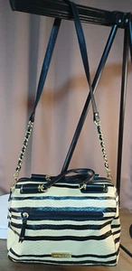 Olivia & Joy schwarze Schultertasche Beuteltasche Reißverschluss vorne 17 x 12 x 8 Handtasche goldene Hardware - Bild 1 von 19