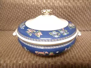 WEDGWOOD PIATTO DA PORTATA CON COPERCHIO MODELLO SIAM BLU 20,5 CM - Foto 1 di 3