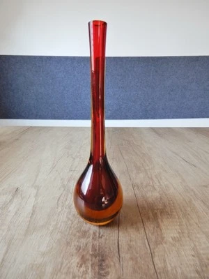 Schmale Rote Vase, Handgefertigt. - Bild 1 von 4