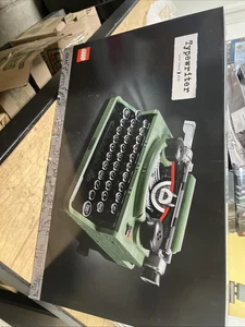 LEGO Ideas: Typewriter (21327) - Picture 1 of 2