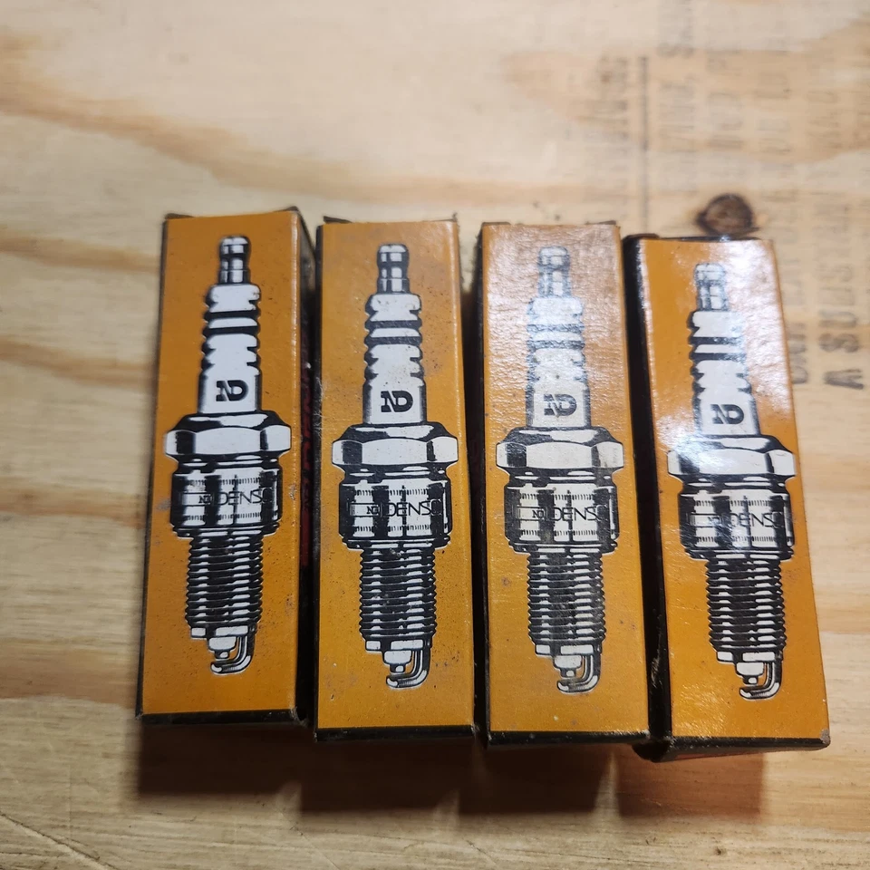 Bujía tradicional Denso (3031) W16EXR-U, paquete de 4 Foto 1 de 2