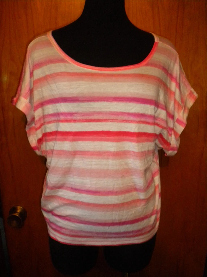 Camiseta Victoria's Secret Tee Shop Rosa Rayas Puños Hombro Descubierto M Nueva Foto 1 de 4