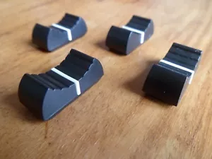X 4 fader potentiomètre bouton pour table de mixage 4 mm NOIR X 4 NEUF - Zdjęcie 1 z 3
