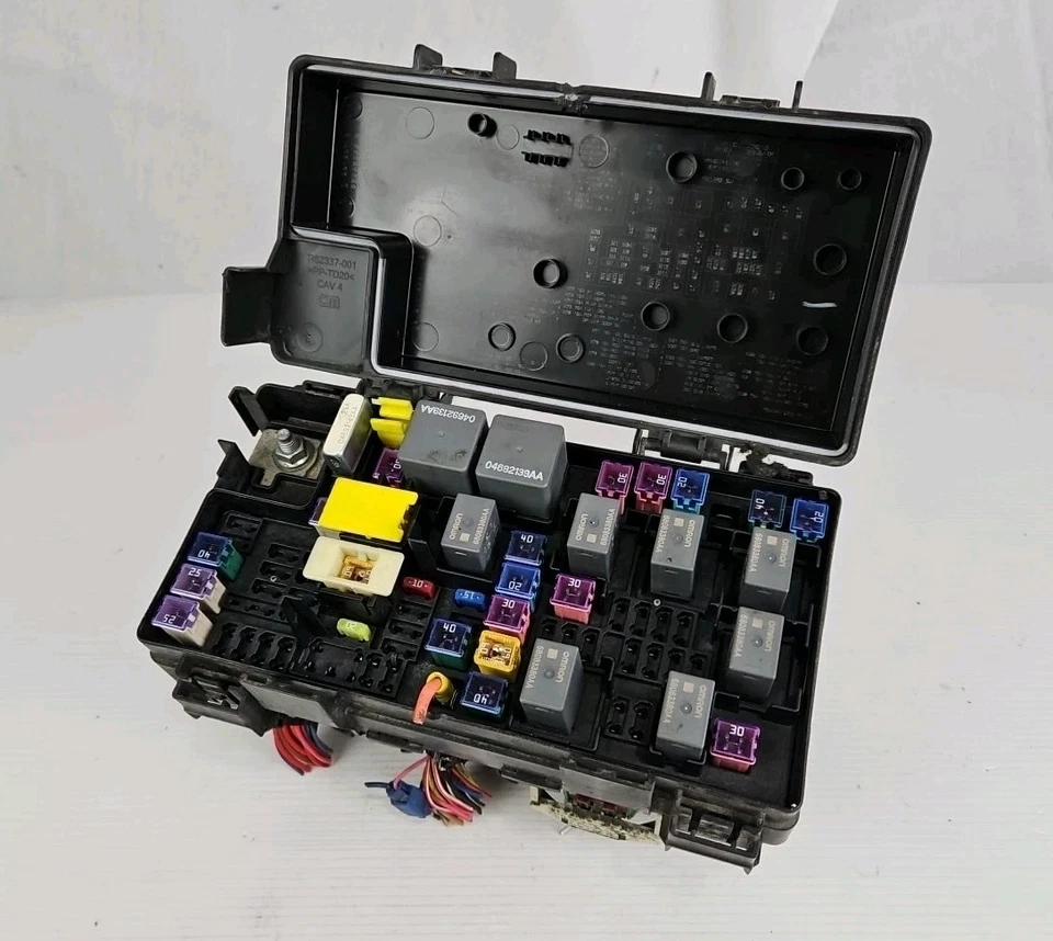 Dodge Ram 1500 2500 Tipm Temic 2011 módulo de relé de caja de fusibles de alimentación integrada OEM Foto 1 de 4