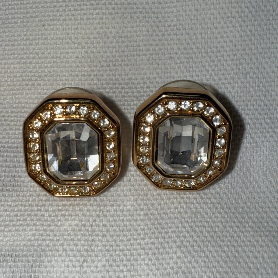 Parafusos de ouro e pavê Swavorski - Imagem 1 de 4