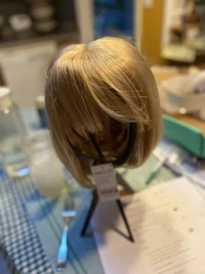wig sis brand new woman’s blonde wig average size - Picture 1 of 7
