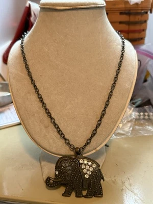 "COLGANTE ELEFANTE CHAPADO EN LATÓN DE 2 1/2"" EN CADENA DE 26"" BISUTERÍA" Foto 1 de 4