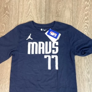 Nike NBA mavs dončič luka #77 Youth XL  dark navy blue short sleeve T-shirt - Picture 1 of 5