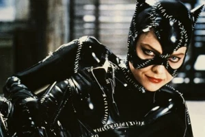 Poster Michelle Pfeiffer As Catwoman in pelle molto sexy Batman Returns 24x18 - Foto 1 di 1