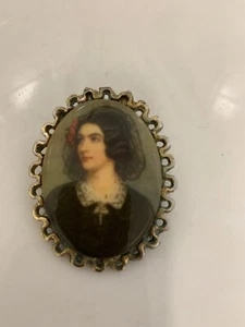 Broche prendedor de diseño dorado retrato Amalie von Schintling/ - Imagen 1 de 4