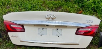 Infiniti Q70 Q70L 2015-2019 montaje de tapa trasera del maletero con cámara y luces blanco OEM Foto 1 de 4