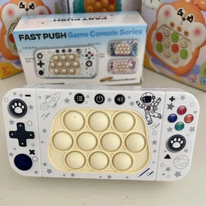Pop it Fidget Console Gioco Giocattolo Controller Portatile Gioco Push Veloce - Educazione - Foto 1 di 12