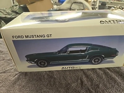 Ford Mustang GT 1:18 Autoart Millennium verde nuevo en caja Foto 1 de 4