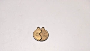 Vintage Gold tone 2 piece Heart Charm Best Friends - Picture 1 of 3