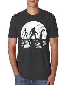 Camiseta Moon Silhoutte Bigfoot Shadow Big 3 Myths Hombres Premium Tri Blend - Imagen 1 de 17