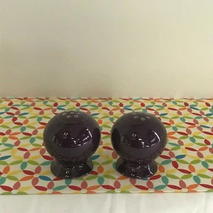 Fiestaware Maulbeere Salz und Pfefferstreuer Fiesta Set Lila Kugelstreuer - Bild 1 von 4