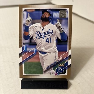 Carlos Santana Short Print 2021 Topps 1158/2021 Gold Variation 