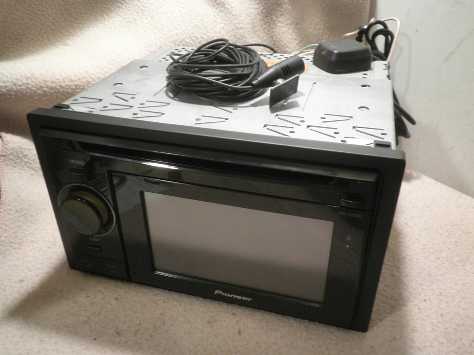 PIONEER AVIC F320BT AUTORADIO CD CON NAVIGATORE OTTIMO STATO COMPLETA PERFETTA - Immagine 1 di 4