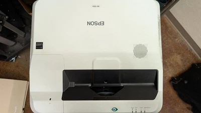 TESTED WORKING Epson EB700U (V11H878520) Ultra Short Throw Projector  4k Lumens - Image 1 of 4