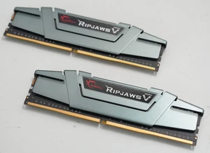 G.Skill Ripjaws V DDR4-3000 (2 X 8gb) 3000 F4-3000C15D-16GVGB PC RAM - Picture 1 of 3