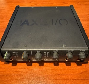 IK Multimedia AXE I/O Solo guitar interface - Picture 1 of 3
