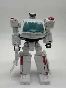 Transformers: WFC Earthrise Paradron Medic Ratchet Seige Odyssesy Loose Figure - Picture 1 of 2