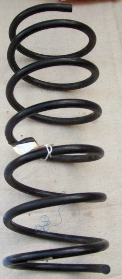 Muelle helicoidal delantero - 31 33 1 127 282 - BMW 318i/325e, 84-86 Foto 1 de 1