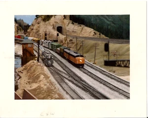 Press Photo 8 x 10 Color Model Railroad Display At Bandana Square November 1988 - Picture 1 of 2