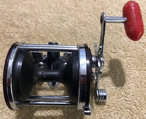 PENN JIG-MASTER N.-500 MULINELLO DA PESCA CASTING CON MANICO ROSSO MADE IN USA - Foto 1 di 12