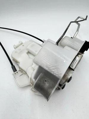 Actuador de cierre de puerta trasero izquierdo del lado del conductor Subaru Impreza 2008-2014 OEM Foto 1 de 4