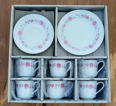NORITAKE RC Royal Ceramics Japan Carmen 18 Piece Tea Set Platinum Trim Org Box - image 1 of 4