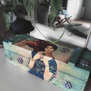 Cofanetto in legno vintage dipinto a mano - pezzo unico con messaggio, regalo - Foto 1 di 8