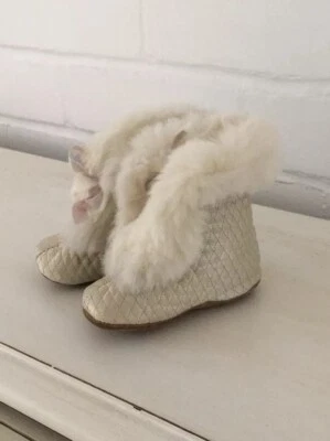 Botas de invierno cálidas antiguas vintage de piel de seda con puntada de diamante para bebé niña  Foto 1 de 4