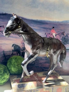 Statua equitazione cavallo avvolta in pelle vintage con occhi di vetro sella/briglia 13" - Foto 1 di 22
