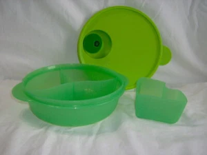 TUPPERWARE CRISTALWAVE VENTILADO MICROONDAS CUENCO DIVIDIDO 3859 con taza fría ALMUERZO verde - Imagen 1 de 10