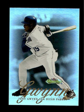 2000 Fleer Showcase #19 Tony Gwynn Padres
