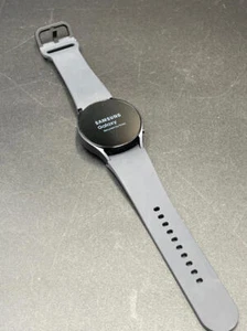SAMSUNG Galaxy Watch 6 40mm Bluetooth Smartwatch, Graphite - Photo 1 sur 8