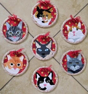 Tessuto Feline Drive CHRISTMAS CATTITUDES Gatti Trouble & Boo Designs SOLO MODELLO - Foto 1 di 8