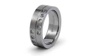 Anillo banda de titanio de 8 mm para hombre 5 lados asimétrico circonita cúbica piedras cepilladas ajuste cómodo - Imagen 1 de 2