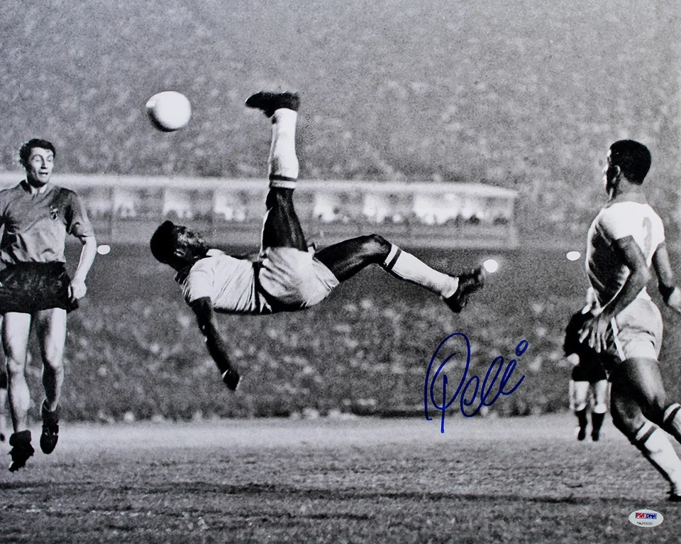 Foto firmada por Pelé autografiada Brasil bicicleta patada 16x20 PSA Foto 1 de 1