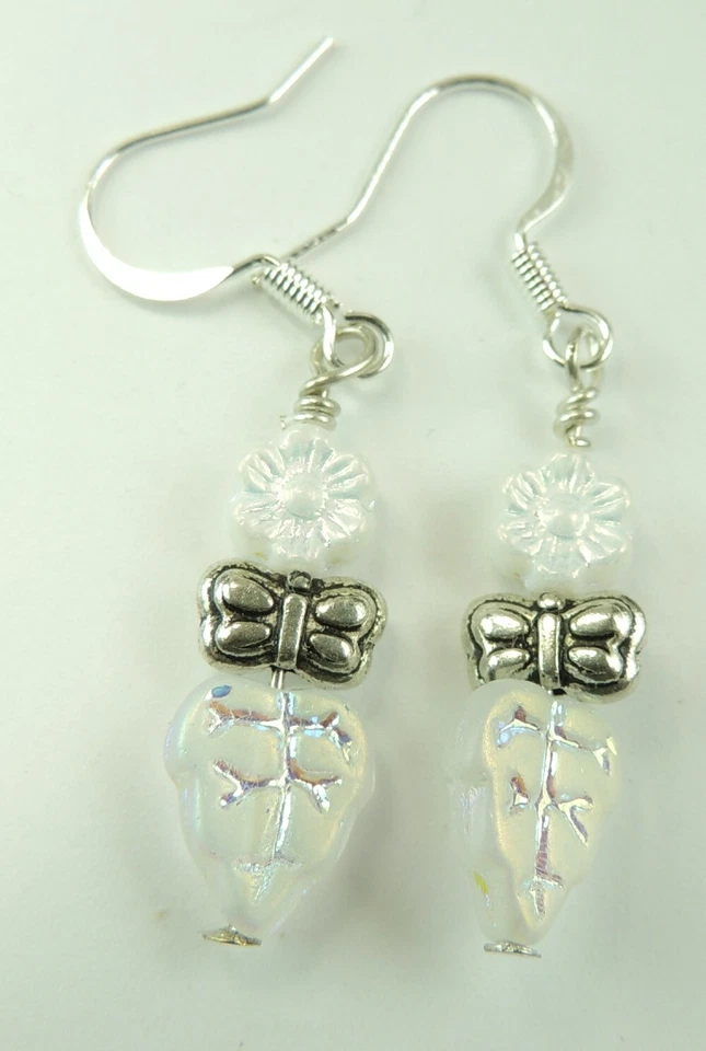 Pendientes de flores checas grabados blancos hojas y mariposas hechos a mano boda Foto 1 de 1