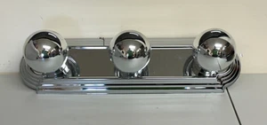18" x 5" Silver/Chrome 3 Bulb Bathroom Light - Picture 1 of 6