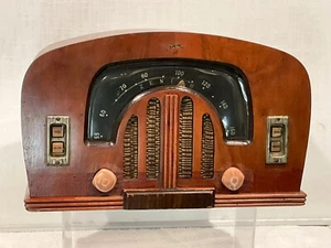 Zenith 6D2615 1942 6 Tube Boomerang Radio Beautiful Styling - Picture 1 of 5