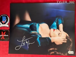 Liv Tyler autografata firmata 11x14 foto modellino scattata Beckett COA sexy - Foto 1 di 3