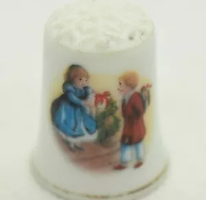 LOVELY AVON CHRISTMAS MEMORIES SERIES 1984 PORCELAIN THIMBLE NO BOX - Picture 1 of 4